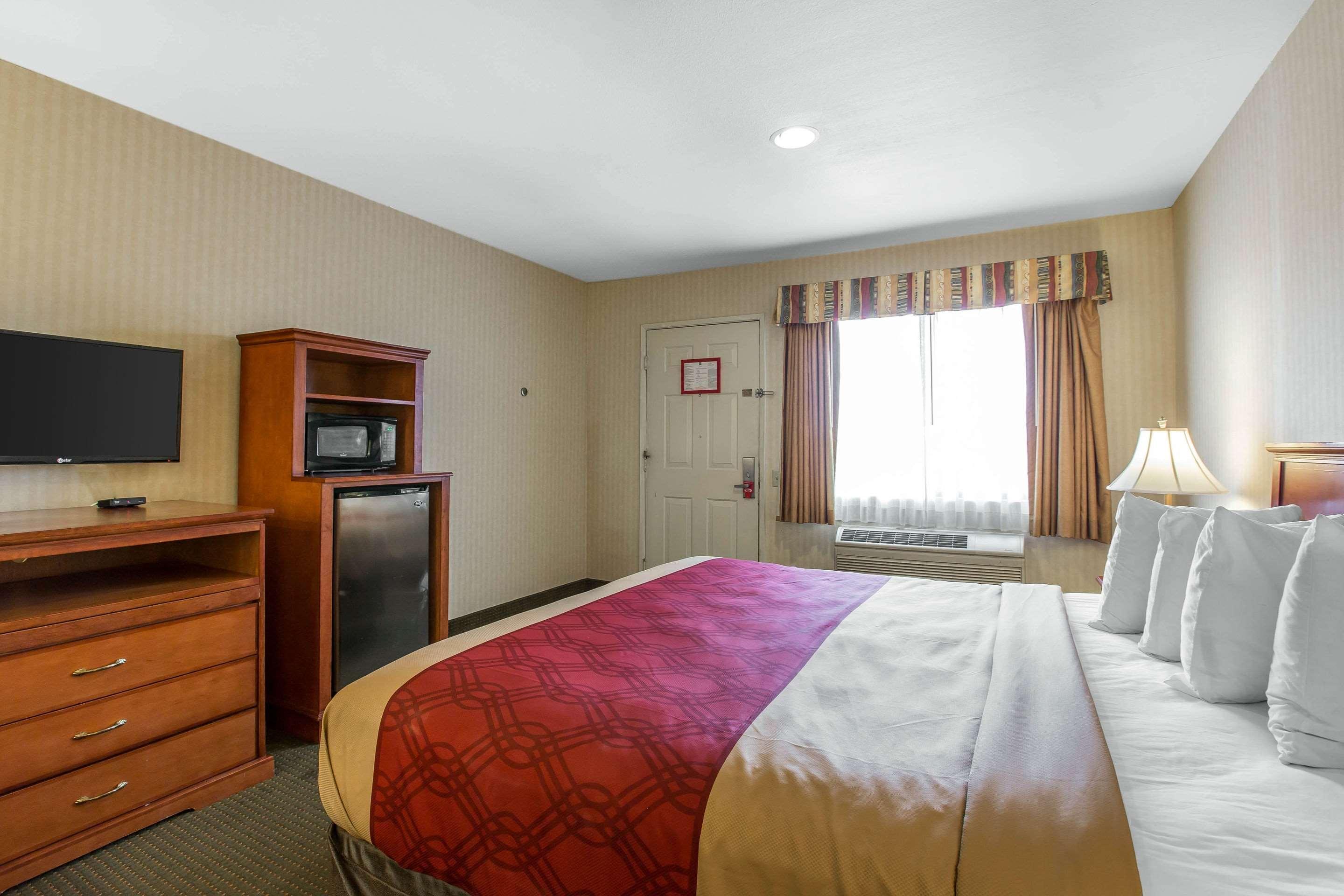 Econo Lodge Inn & Suites Riverside - Corona Exterior photo
