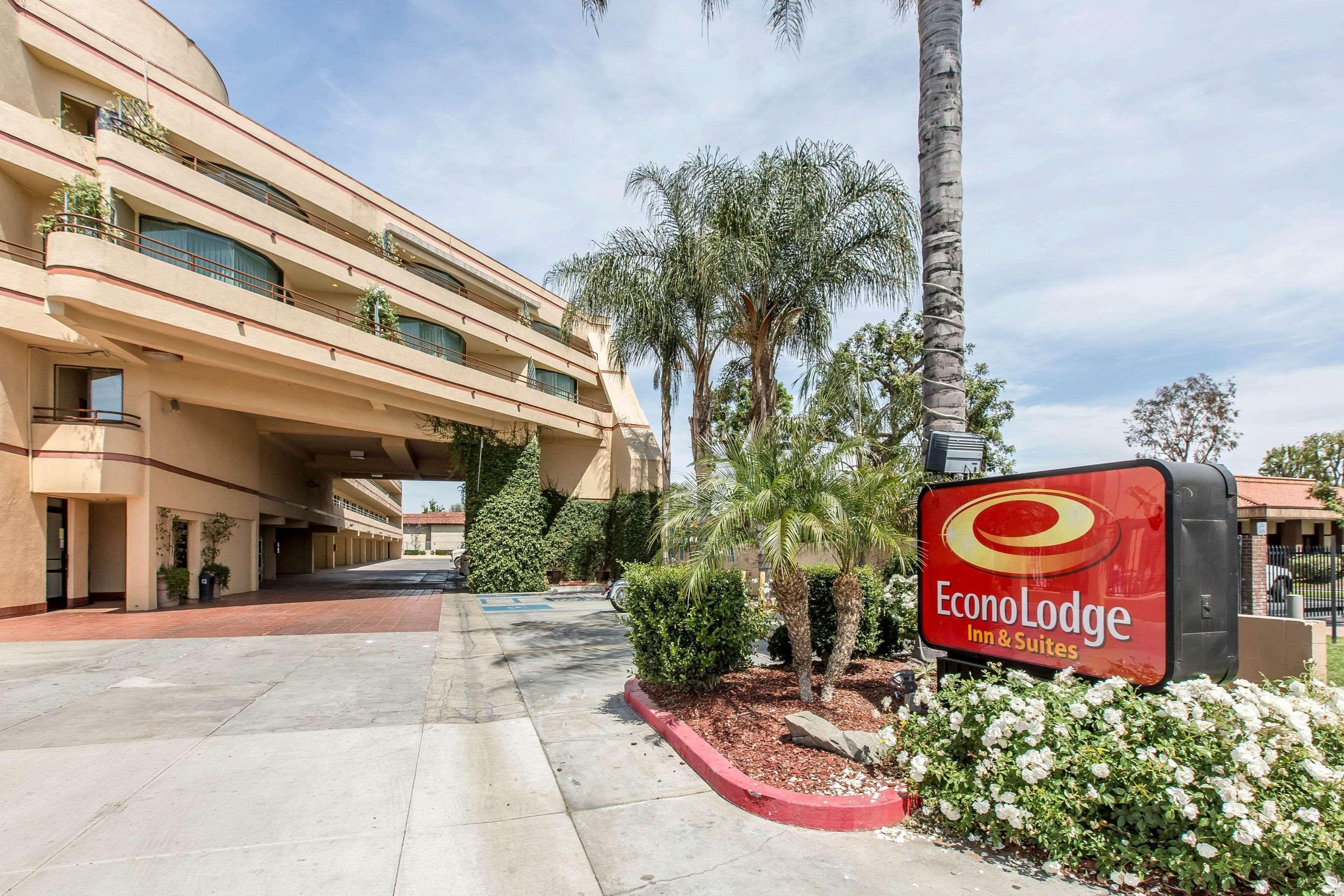 Econo Lodge Inn & Suites Riverside - Corona Exterior photo