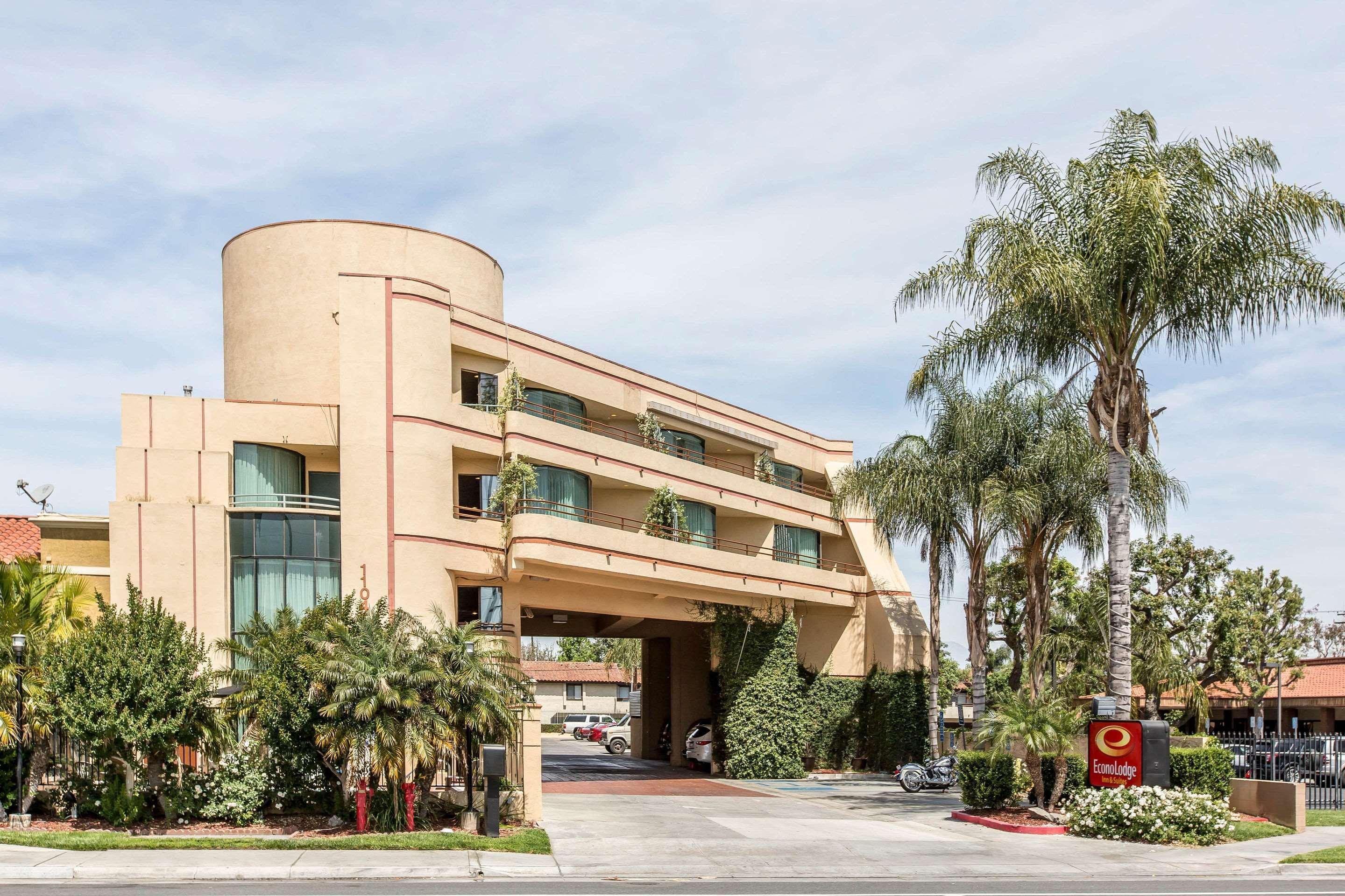 Econo Lodge Inn & Suites Riverside - Corona Exterior photo